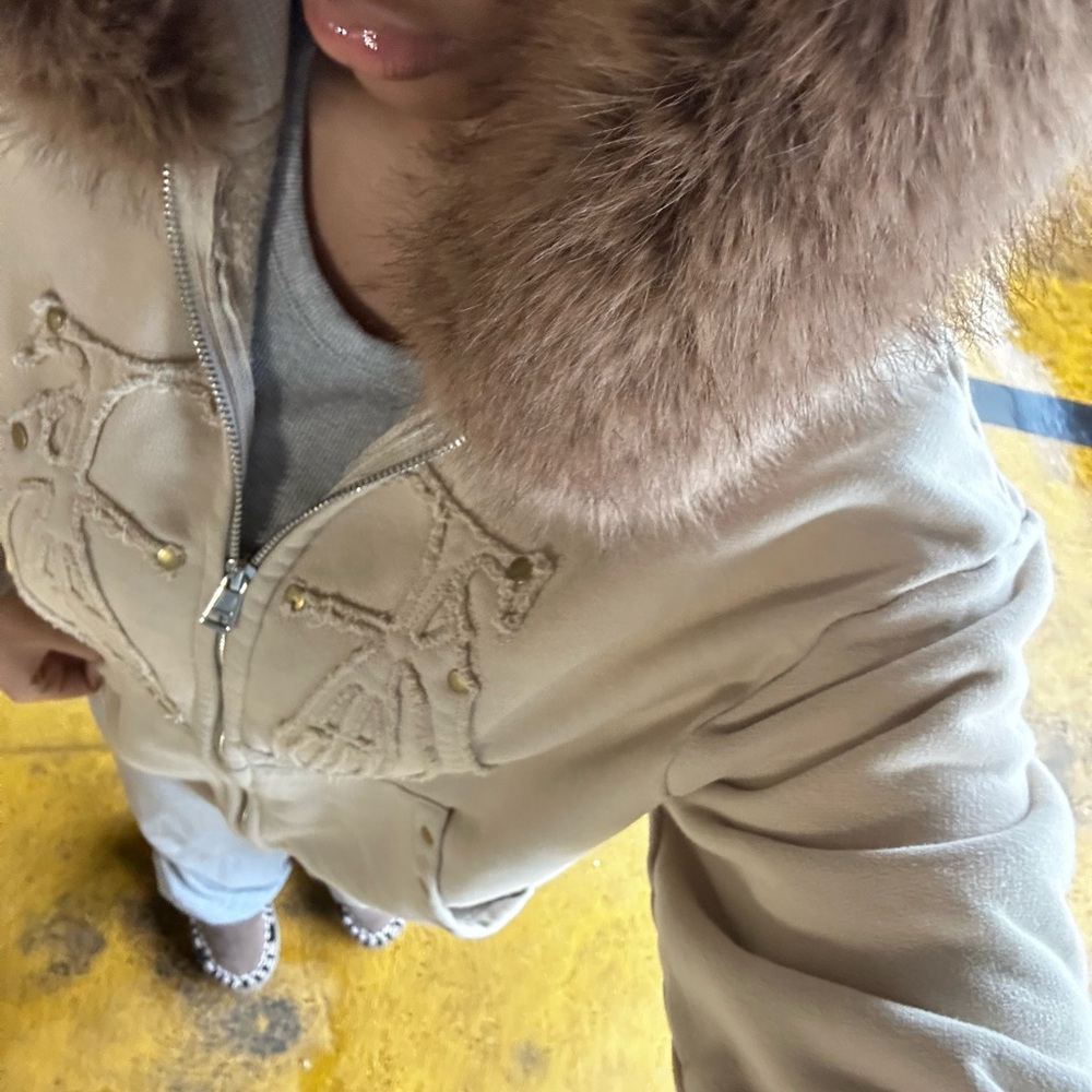 Women's Cream Jacket with Fur Collar 
Read description